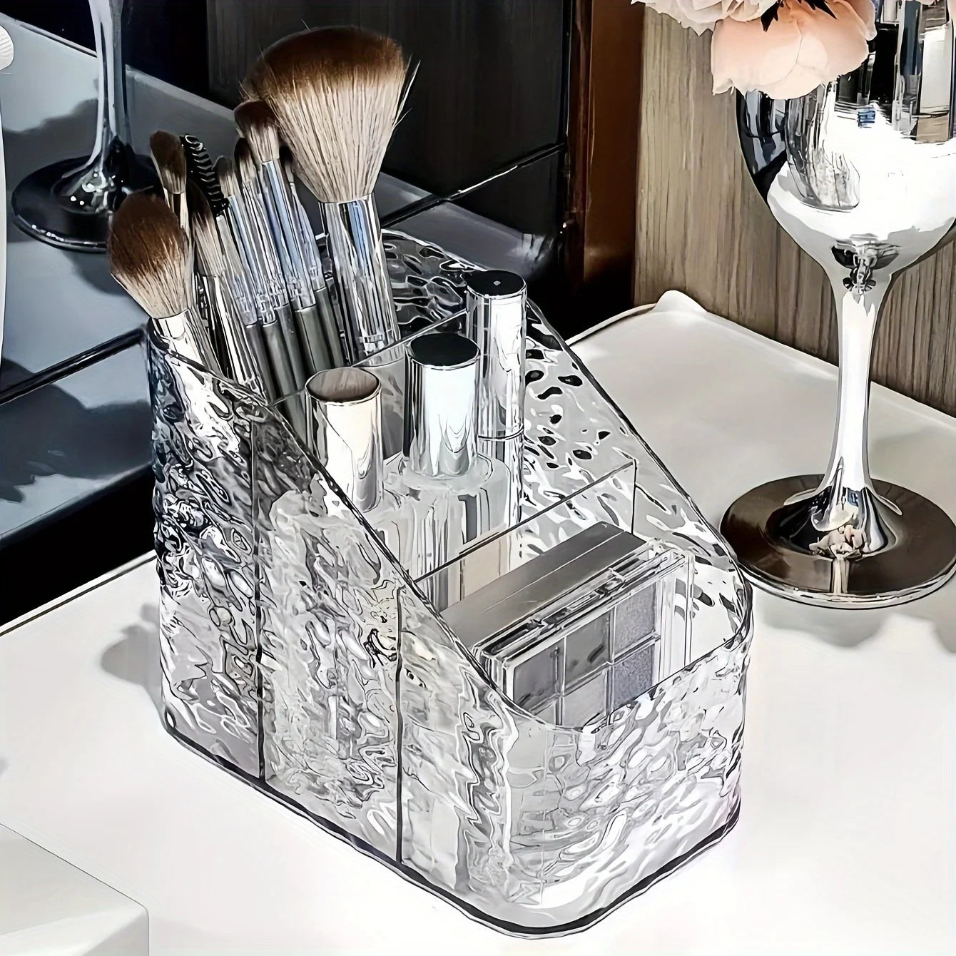 A set of transparent cosmetic storage box, plastic cosmetic storage box, cosmetic table, lipstick ice frame, skin care products,