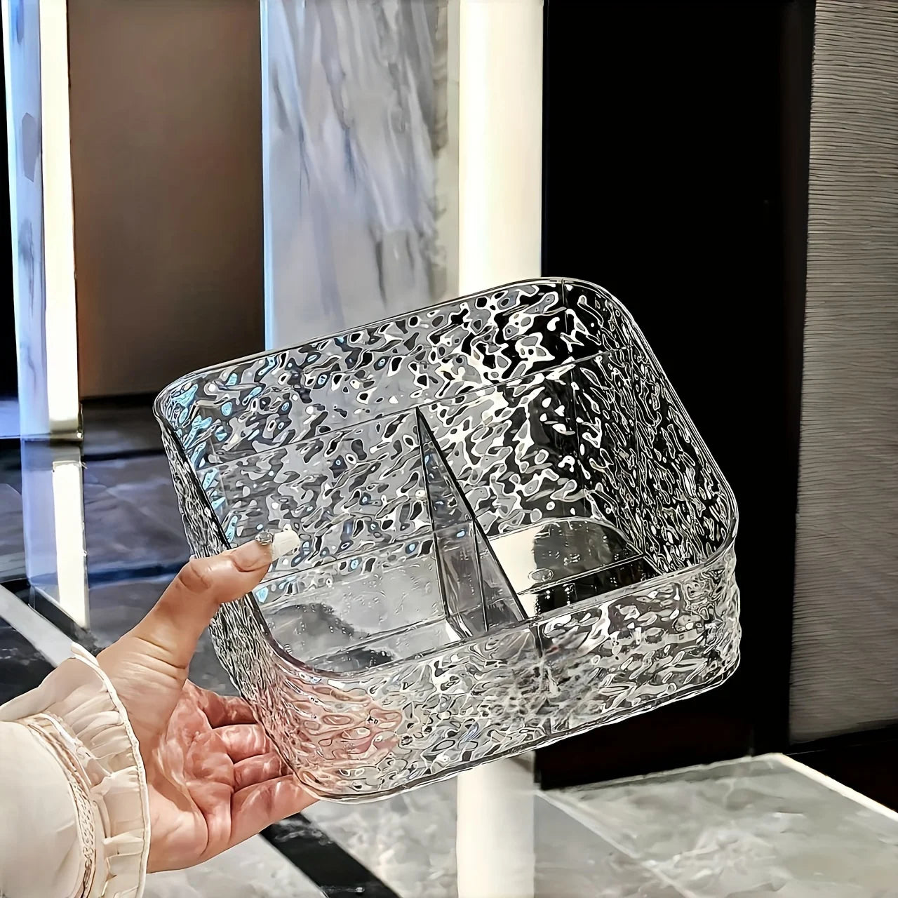 A set of transparent cosmetic storage box, plastic cosmetic storage box, cosmetic table, lipstick ice frame, skin care products,